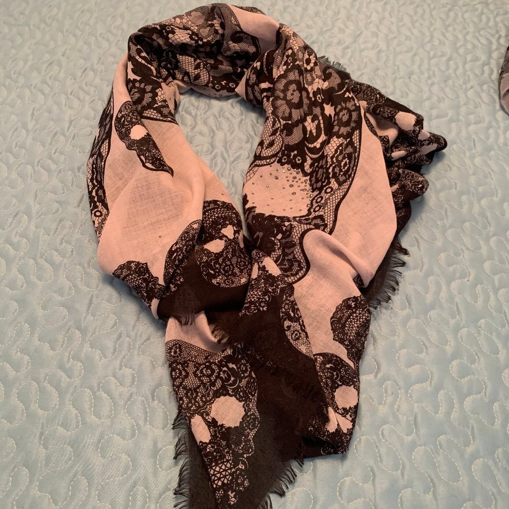 Scarf - Picture 1 of 1